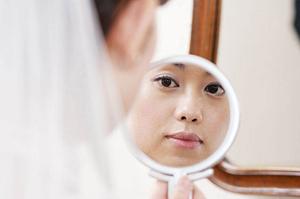 肌にハリをもたらすエイジングケア美容液